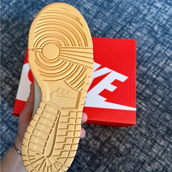 Nike Dunk Low - Picture 6 of 10